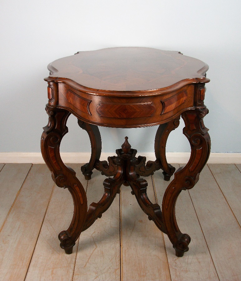 A very Fine 19th Century Italian Walnut Occasional Centre Table